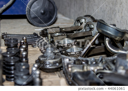 Garage works, tools and spare parts 44061061