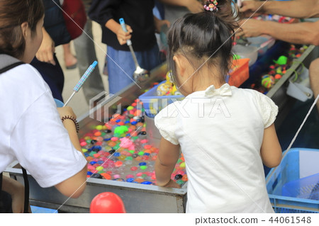 Street food scoop 44061548