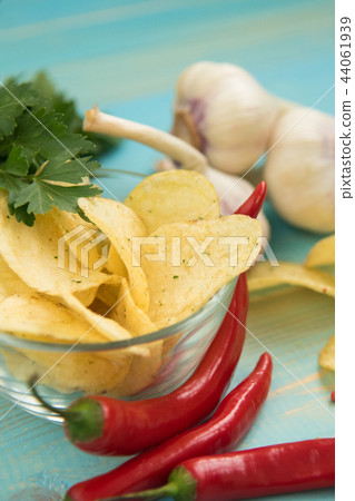 Potato chips with spicy in a glass bowl Potato chips with spicy in a glass bowl 44061939