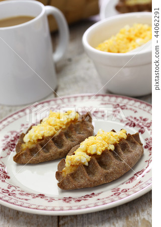 Karelian Peacka Karelian Peacka 44062291