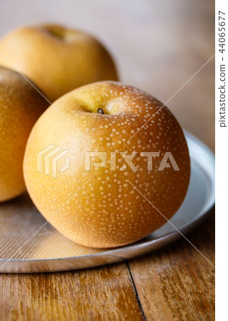 pear  44065677