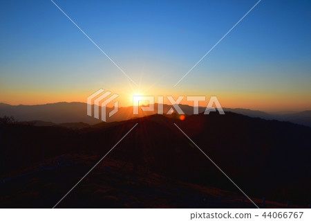 在Mt. Odaigahara看到的日落 44066767