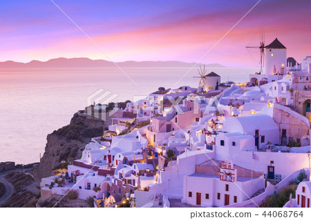 The famous sunset at Santorini in Oia village 44068764