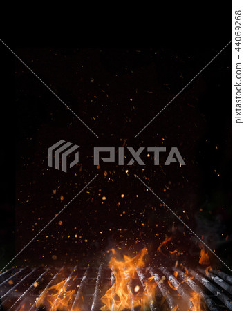 Empty flaming charcoal grill with open fire. 44069268