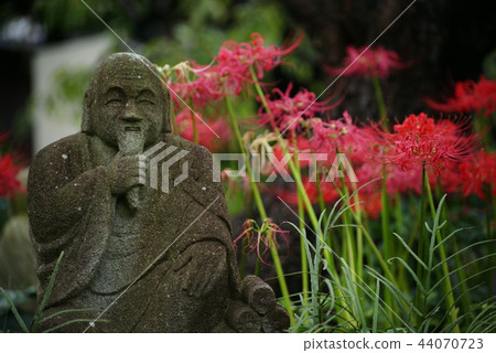 Stone Buddha and Higanbana Stone Buddha and Higanbana 44070723