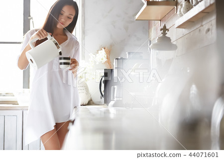 Woman relax 44071601