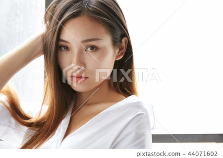 Woman relax 44071602