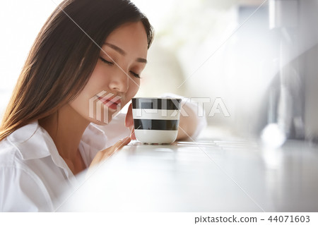 女人放鬆 44071603