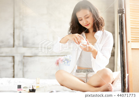 女性美的形象 44071773