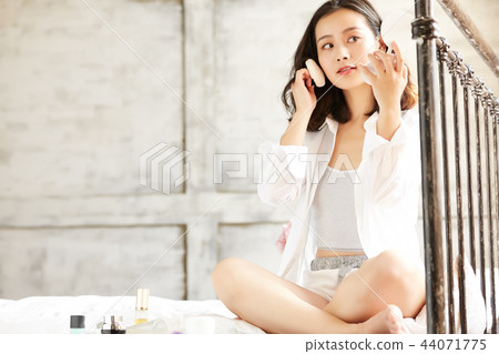 Female Beauty Makeup Female Beauty Makeup 44071775