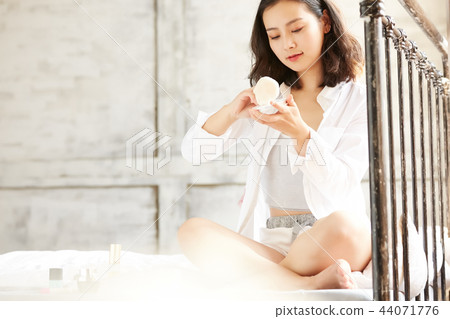 Female Beauty Makeup Female Beauty Makeup 44071776