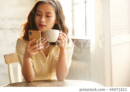 Woman relax 44071822