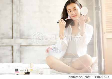 Female Beauty Makeup Female Beauty Makeup 44071823