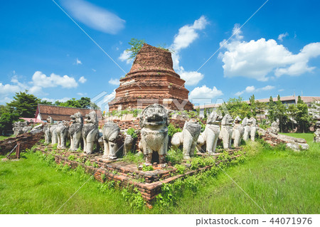 Ruined pagoda with surrounded by lion sculptures Ruined pagoda with surrounded by lion sculptures 44071976