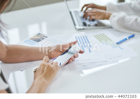 Business scene data analysis 44072103