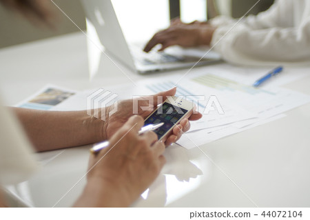 Business scene data analysis 44072104