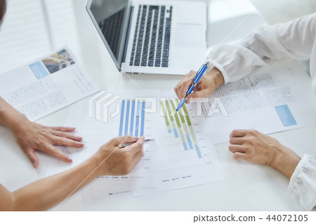 Business scene data analysis 44072105