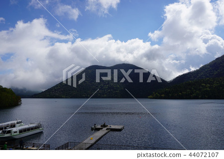 Shikaribetsu湖峰和碼頭 Shikaribetsu湖峰和碼頭 44072107