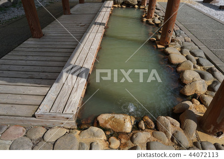 Footbath in Lake Shibetsu Footbath in Lake Shibetsu 44072113