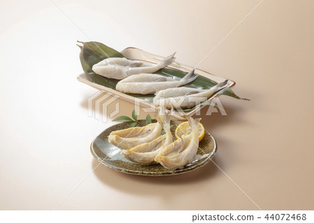 河豚油炸魚 44072468