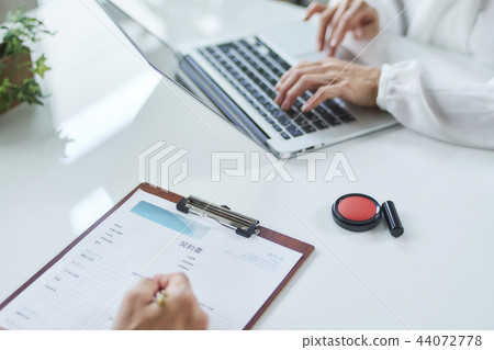Business scene contract 44072778
