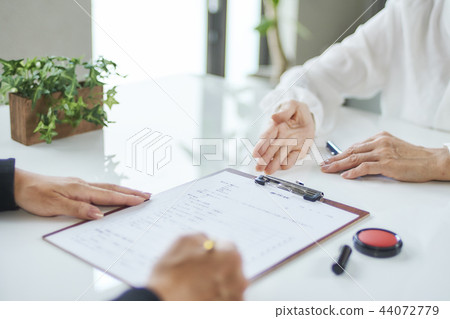 Business scene contract 44072779