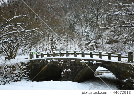 Snow snow, snow, winter, winter world, snow, captain Snow snow, snow, winter, winter world, snow, captain 44072918