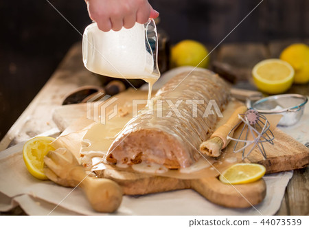 Cake with lemon icing 44073539