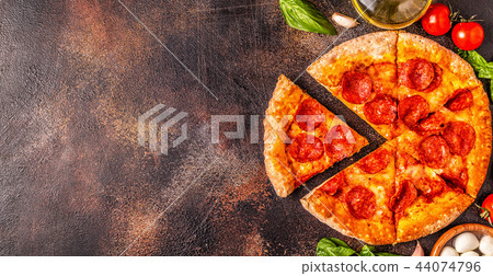 Pepperoni pizza with ingredients 44074796