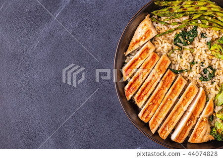 Grilled chicken breast with brown rice Grilled chicken breast with brown rice 44074828