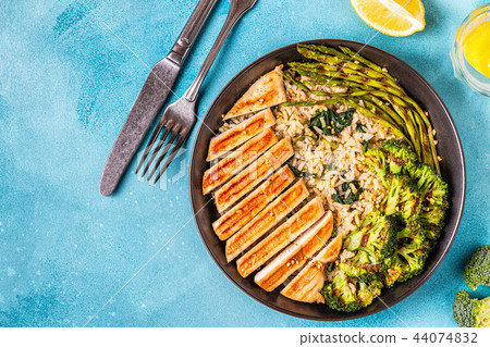 Grilled chicken breast with brown rice Grilled chicken breast with brown rice 44074832