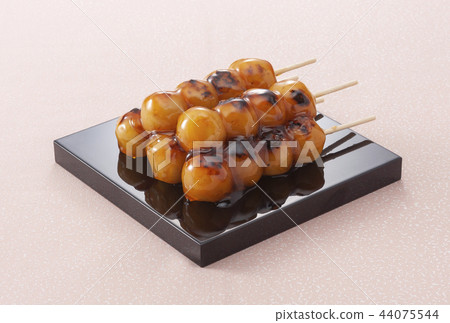 Mitarashi dumpling  44075544