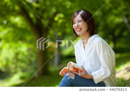 Fresh green and fresh women 44076813