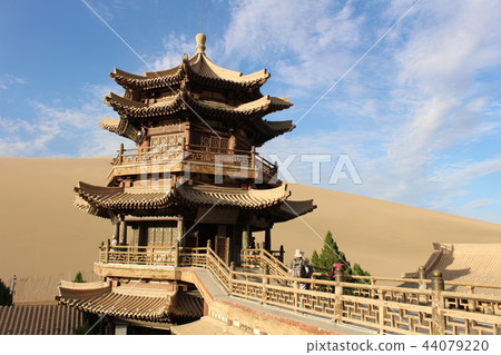 敦煌Nusasha山寺和沙漠絲綢之路 敦煌Nusasha山寺和沙漠絲綢之路 44079220