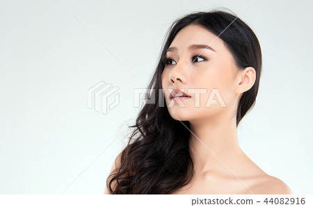 Beautiful Young Asian Woman with Clean Fresh Skin 44082916