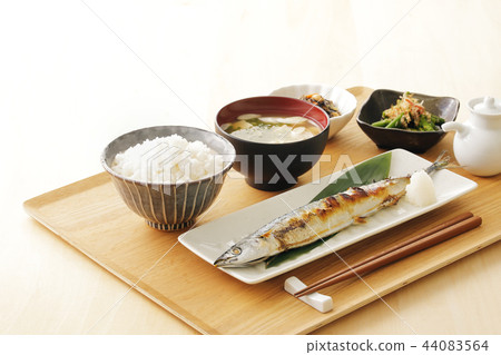 Salami grilled saury 44083564