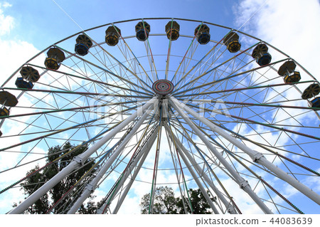 old carousel wheel 44083639