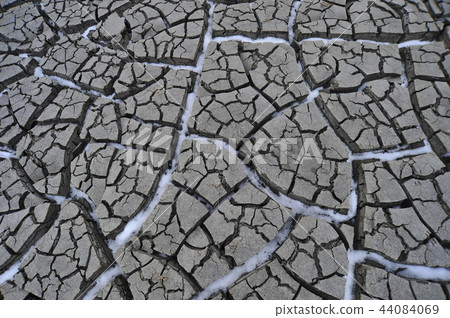 A cracked land A cracked land 44084069