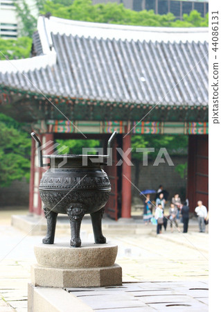 Deoksugung Palace 44086131