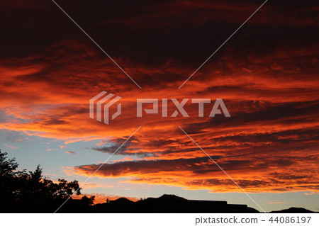 A sunset 44086197