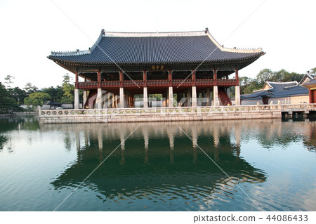 Gyeongbokgung 44086433