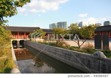 Gyeongbokgung 44086487