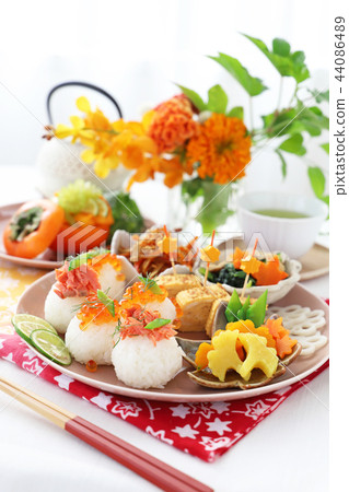 Rice ball breakfast 44086489