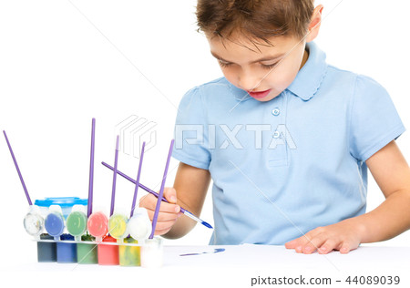 Boy is playing with paints Boy is playing with paints 44089039
