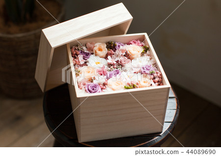 在一個盒子裡的保存花 44089690