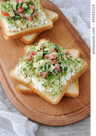 Sandwich for breakfast 44091029