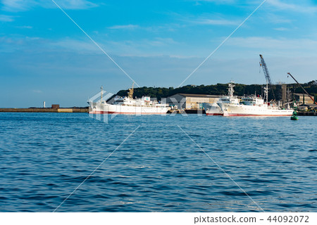 Commercial ship 44092072