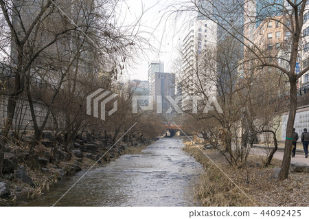 cheonggyecheon in winter cheonggyecheon in winter 44092425