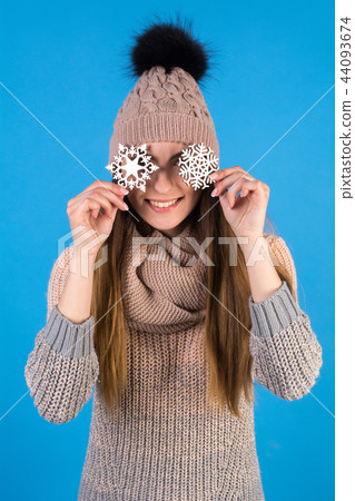 The girl is dressed in a knitted warm sweater and hat 44093674
