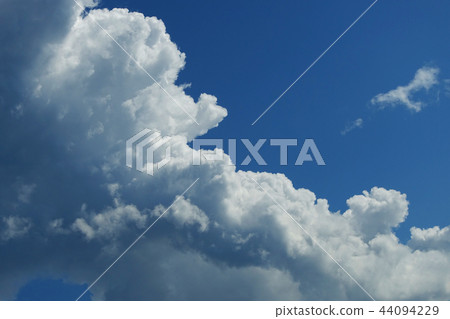 夏日的天空 44094229